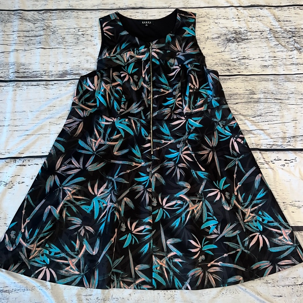 Rebel Wilson Sleeveless Black Pink Blue Dress